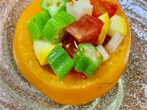 たっぷり夏野菜、まるごとトマトのサラダ